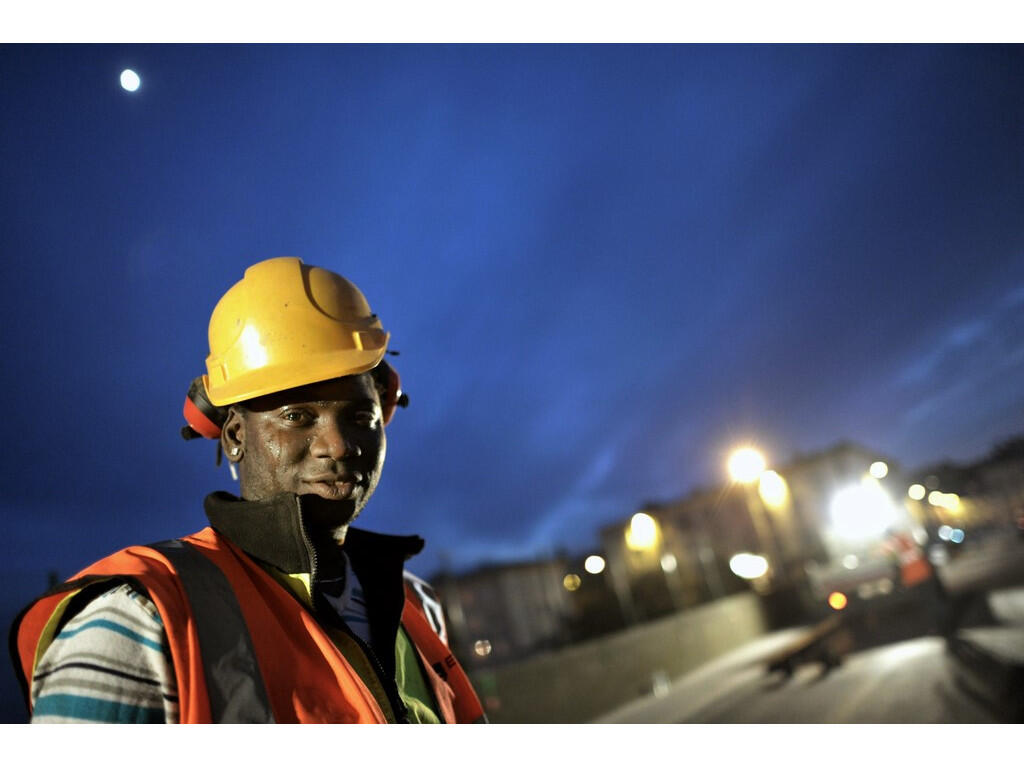 Travailleuses, travailleurs... - Dominique Leroux - 1